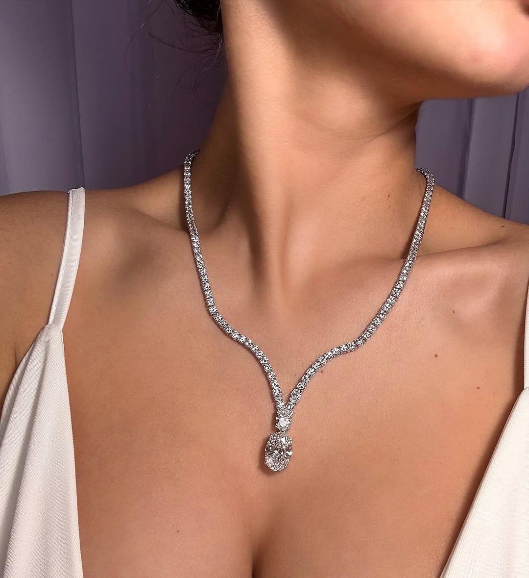 An extravagant diamond necklace by Formi Jewelry